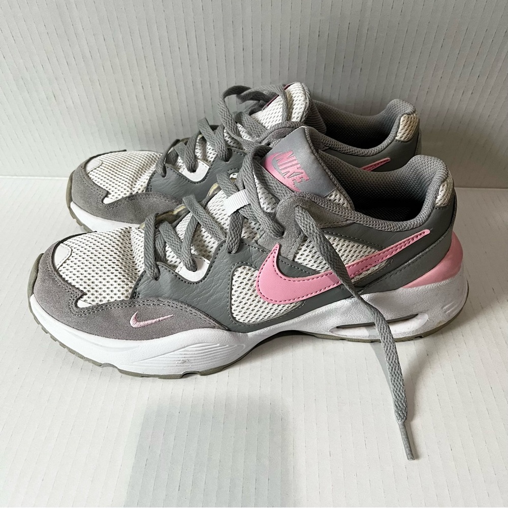 NIKE- Women's Pink and Gray Sneakers Size 7Y - Picture 4 of 5